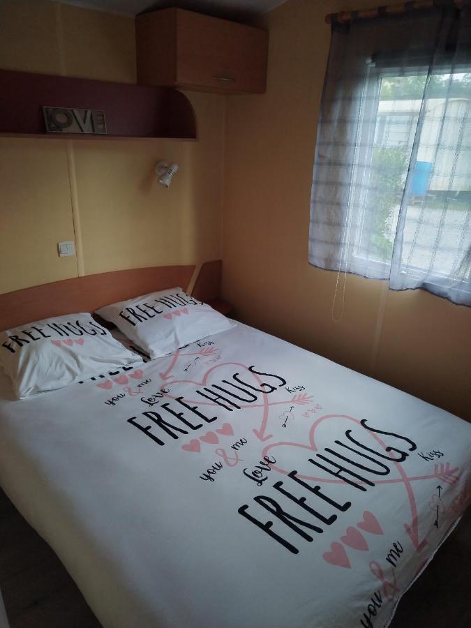 Mobil-Home Coin De Paradis En Cote D'Opale Sur Terrain Prive Et Sa Caravane Hermelinghen Bagian luar foto